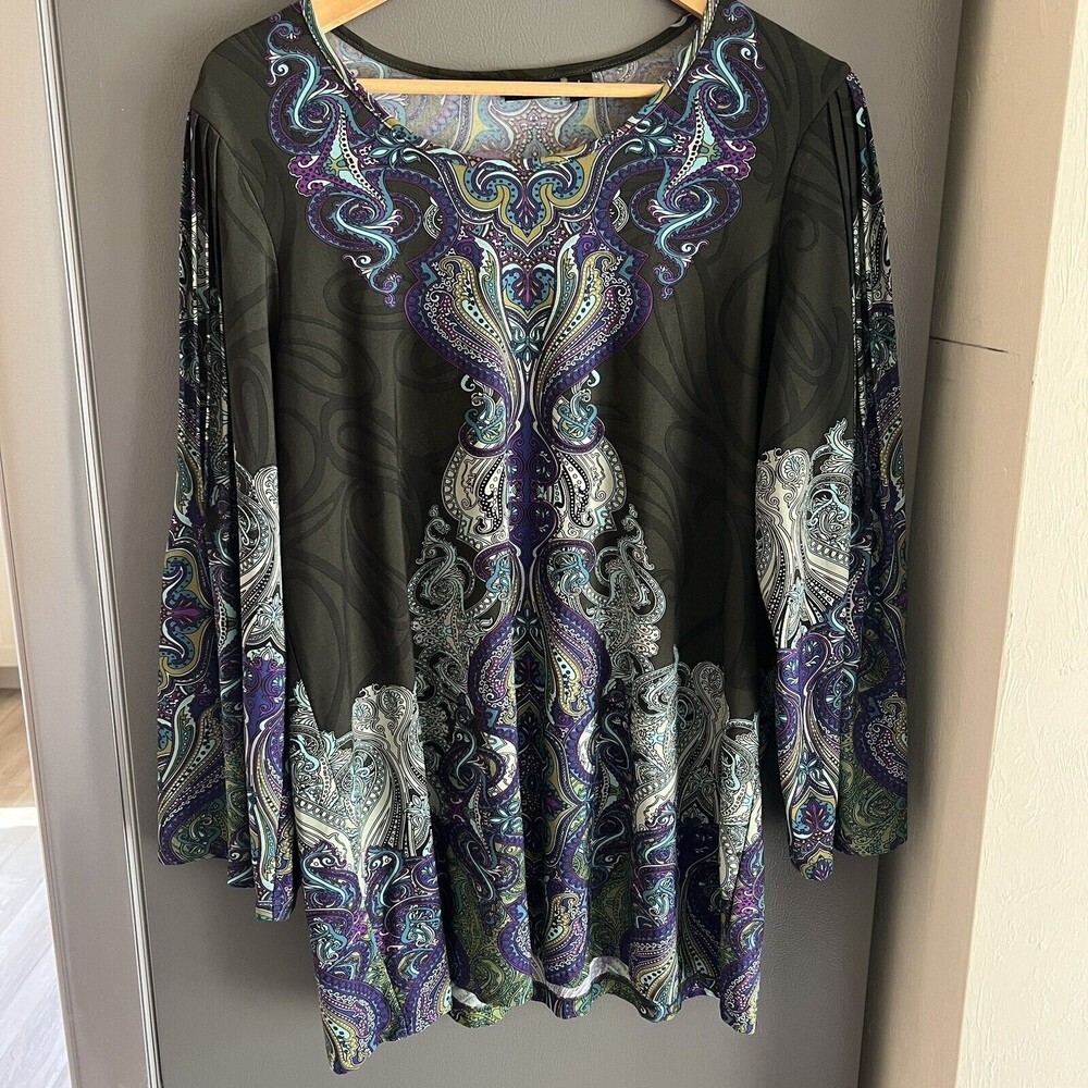 Effortless Style by Citiknits Women’s Top Green Long Sleeve Bell V-Neck Large